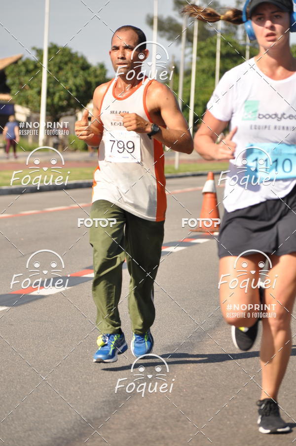 Buy your photos of the event21KES - Meia Maratona do Esprito Santo on Fotop
