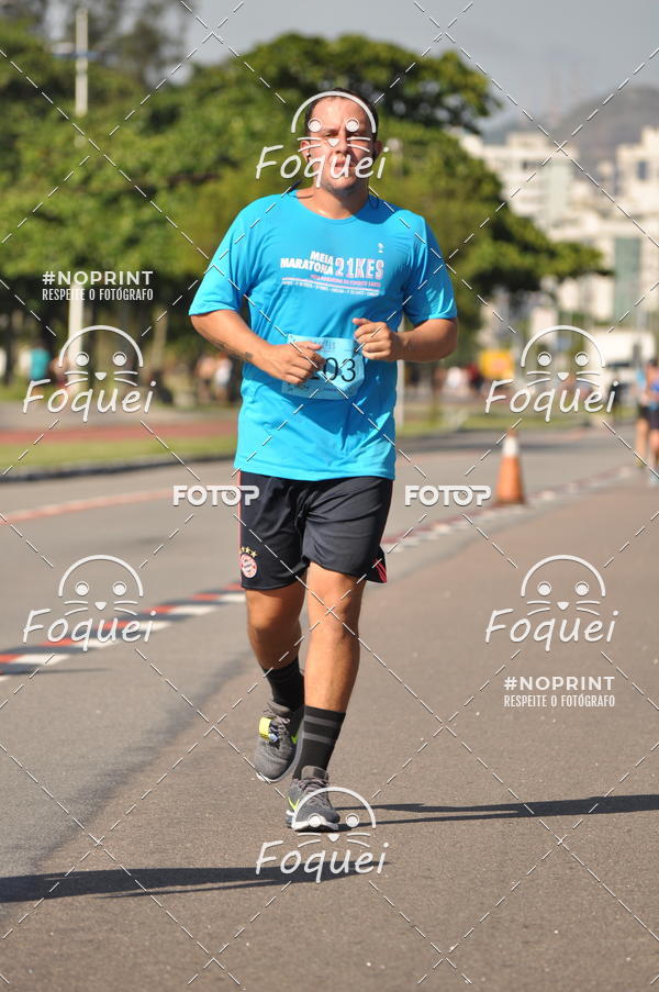 Buy your photos of the event21KES - Meia Maratona do Esprito Santo on Fotop