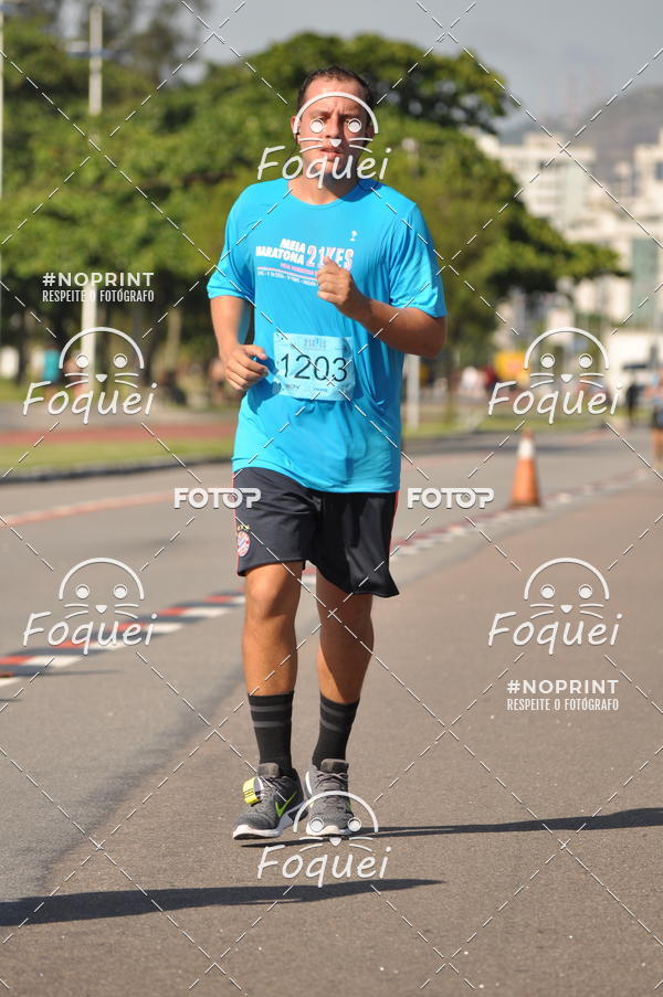 Buy your photos of the event21KES - Meia Maratona do Esprito Santo on Fotop