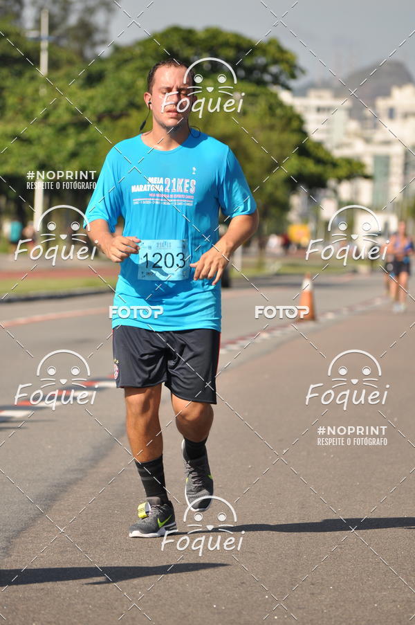 Buy your photos of the event21KES - Meia Maratona do Esprito Santo on Fotop