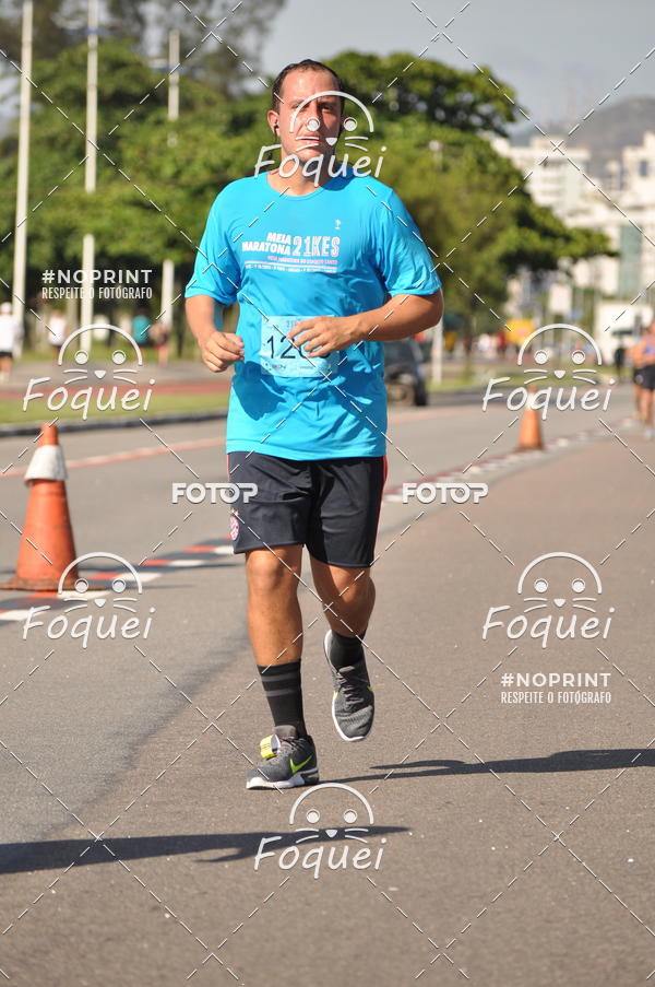 Buy your photos of the event21KES - Meia Maratona do Esprito Santo on Fotop