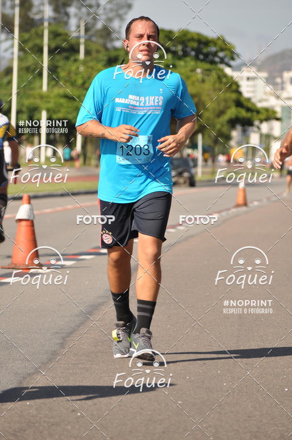 Buy your photos of the event21KES - Meia Maratona do Esprito Santo on Fotop