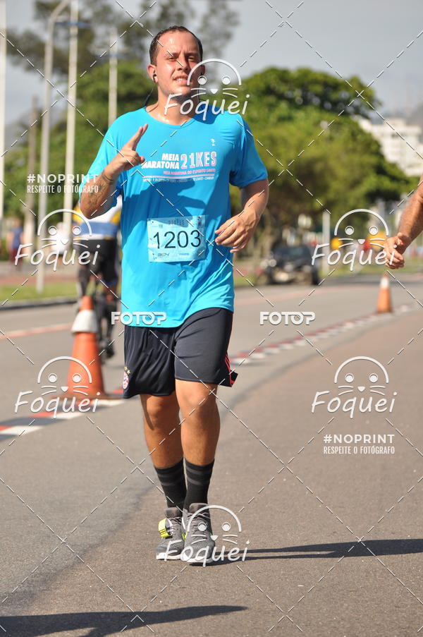 Buy your photos of the event21KES - Meia Maratona do Esprito Santo on Fotop