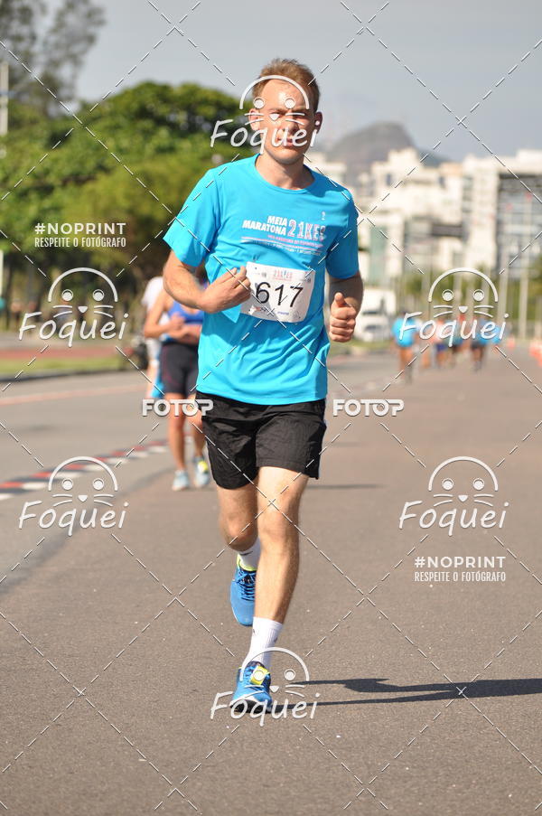 Buy your photos of the event21KES - Meia Maratona do Esprito Santo on Fotop