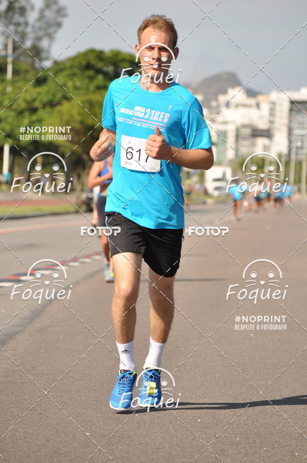 Buy your photos of the event21KES - Meia Maratona do Esprito Santo on Fotop