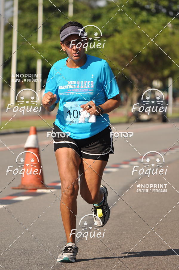 Buy your photos of the event21KES - Meia Maratona do Esprito Santo on Fotop