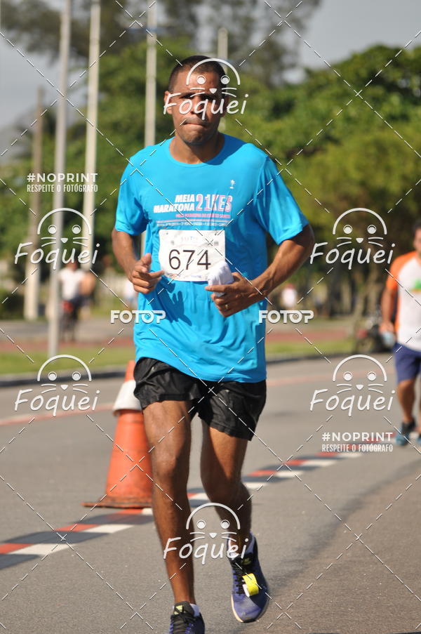 Buy your photos of the event21KES - Meia Maratona do Esprito Santo on Fotop