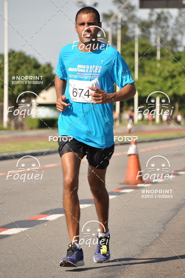 Buy your photos of the event21KES - Meia Maratona do Esprito Santo on Fotop
