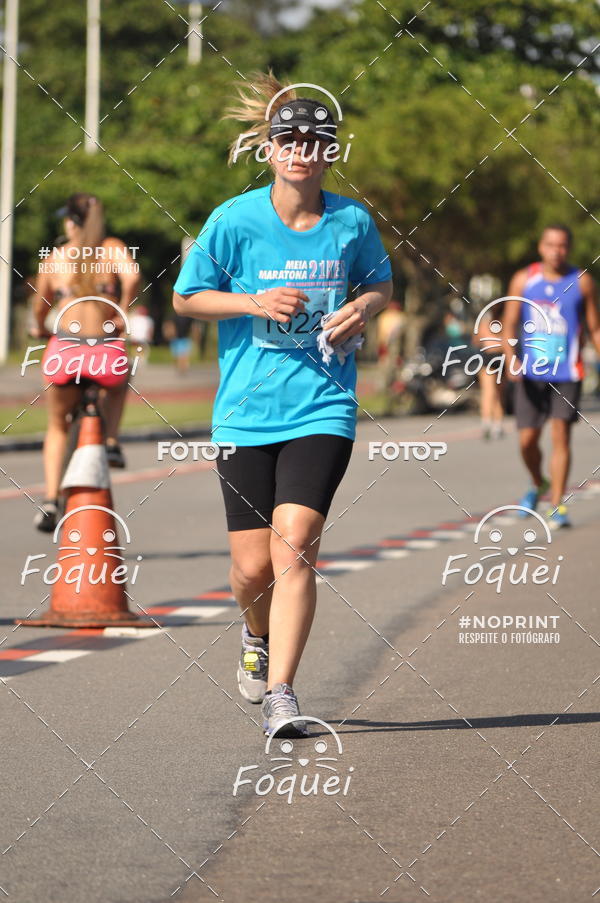 Buy your photos of the event21KES - Meia Maratona do Esprito Santo on Fotop