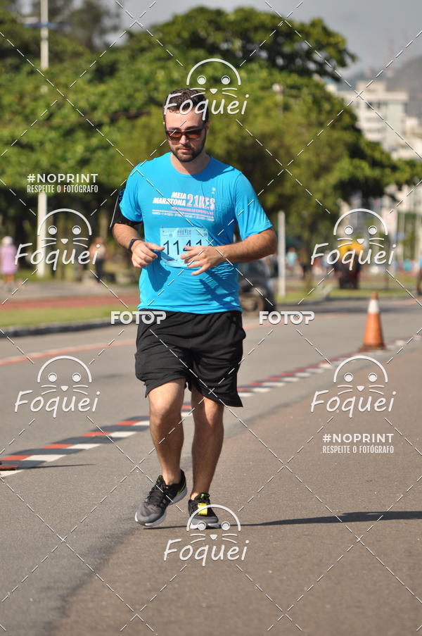 Buy your photos of the event21KES - Meia Maratona do Esprito Santo on Fotop