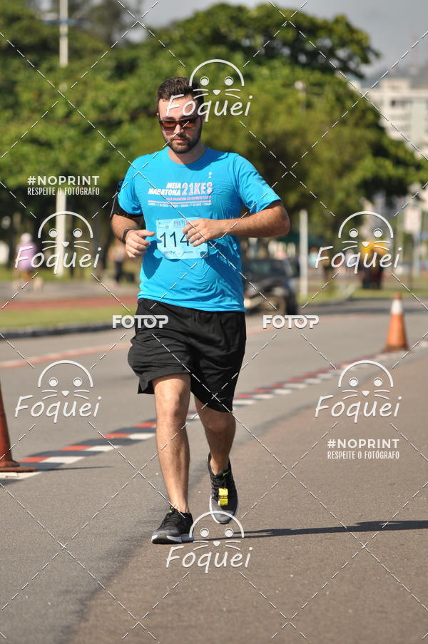 Buy your photos of the event21KES - Meia Maratona do Esprito Santo on Fotop