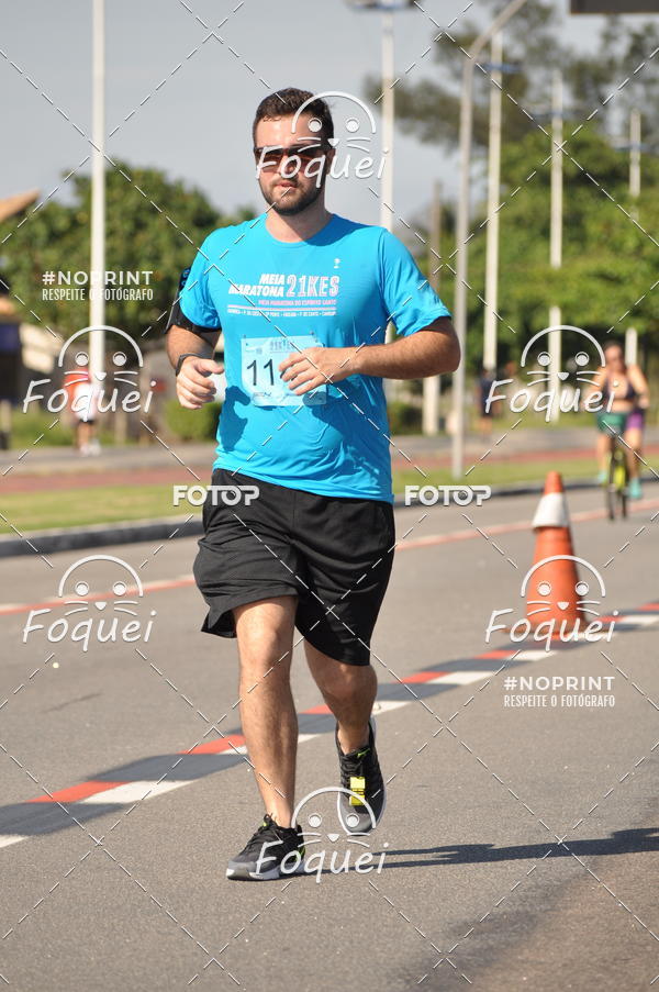 Buy your photos of the event21KES - Meia Maratona do Esprito Santo on Fotop