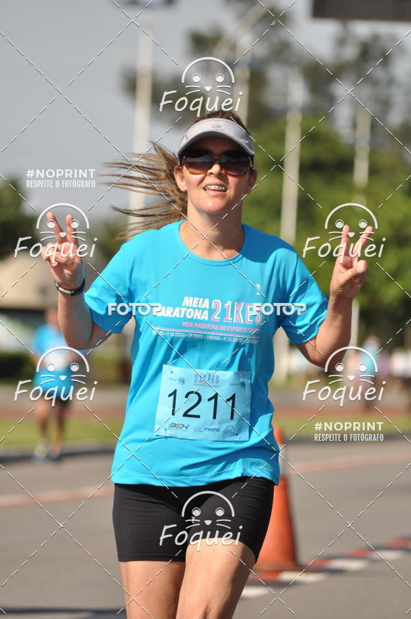 Buy your photos of the event21KES - Meia Maratona do Esprito Santo on Fotop