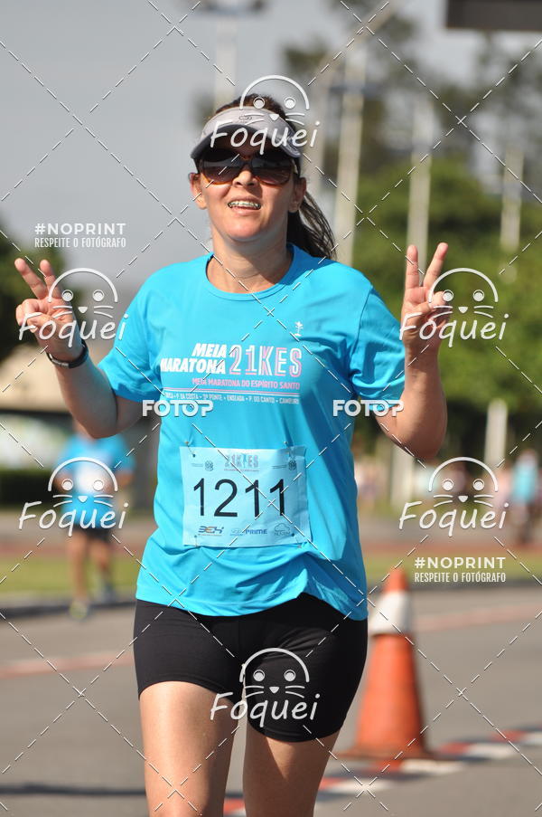 Buy your photos of the event21KES - Meia Maratona do Esprito Santo on Fotop