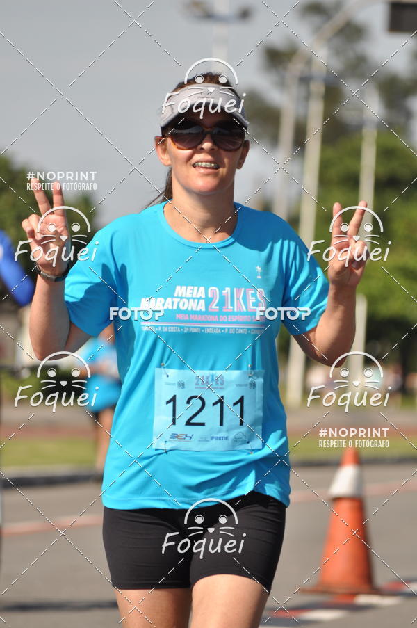 Buy your photos of the event21KES - Meia Maratona do Esprito Santo on Fotop