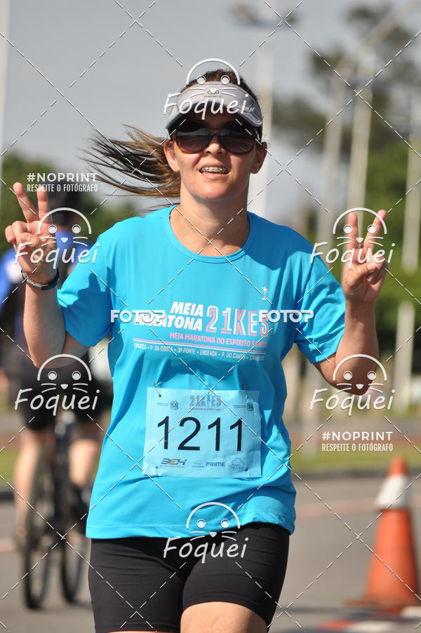 Buy your photos of the event21KES - Meia Maratona do Esprito Santo on Fotop
