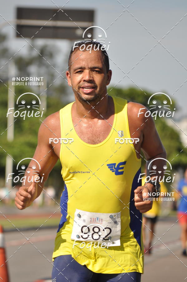Buy your photos of the event21KES - Meia Maratona do Esprito Santo on Fotop