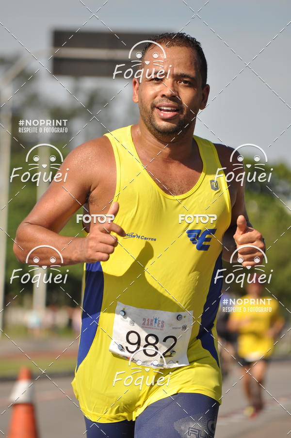 Buy your photos of the event21KES - Meia Maratona do Esprito Santo on Fotop