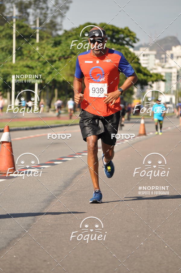 Buy your photos of the event21KES - Meia Maratona do Esprito Santo on Fotop
