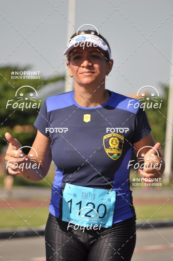 Buy your photos of the event21KES - Meia Maratona do Esprito Santo on Fotop