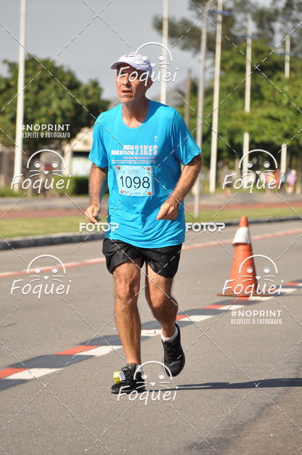 Buy your photos of the event21KES - Meia Maratona do Esprito Santo on Fotop