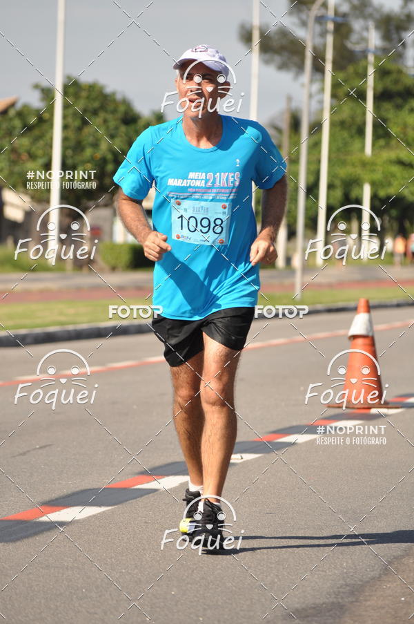 Buy your photos of the event21KES - Meia Maratona do Esprito Santo on Fotop