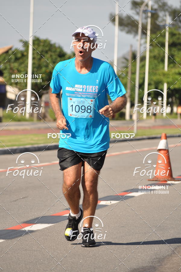 Buy your photos of the event21KES - Meia Maratona do Esprito Santo on Fotop