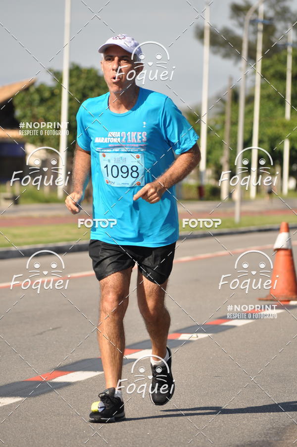 Buy your photos of the event21KES - Meia Maratona do Esprito Santo on Fotop