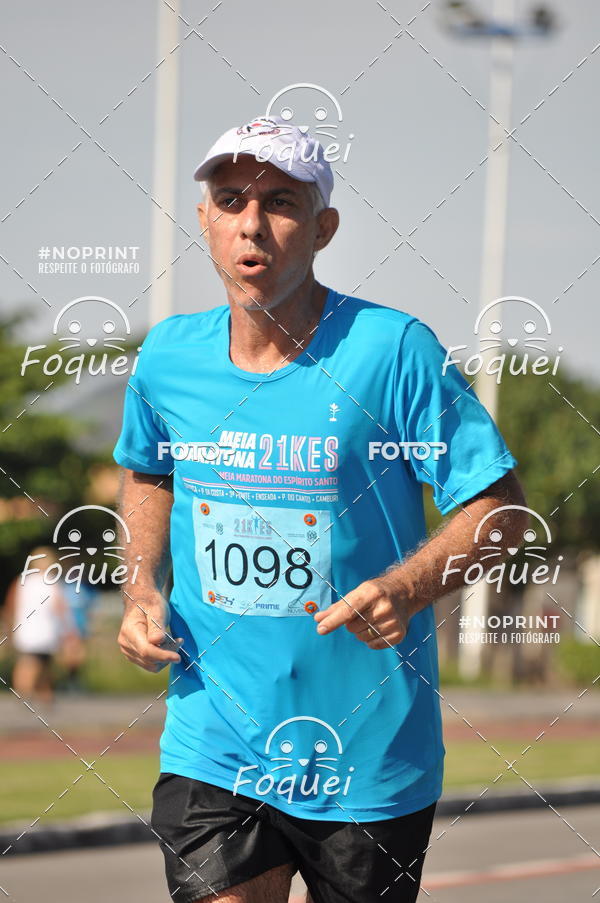 Buy your photos of the event21KES - Meia Maratona do Esprito Santo on Fotop