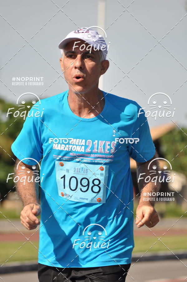Buy your photos of the event21KES - Meia Maratona do Esprito Santo on Fotop