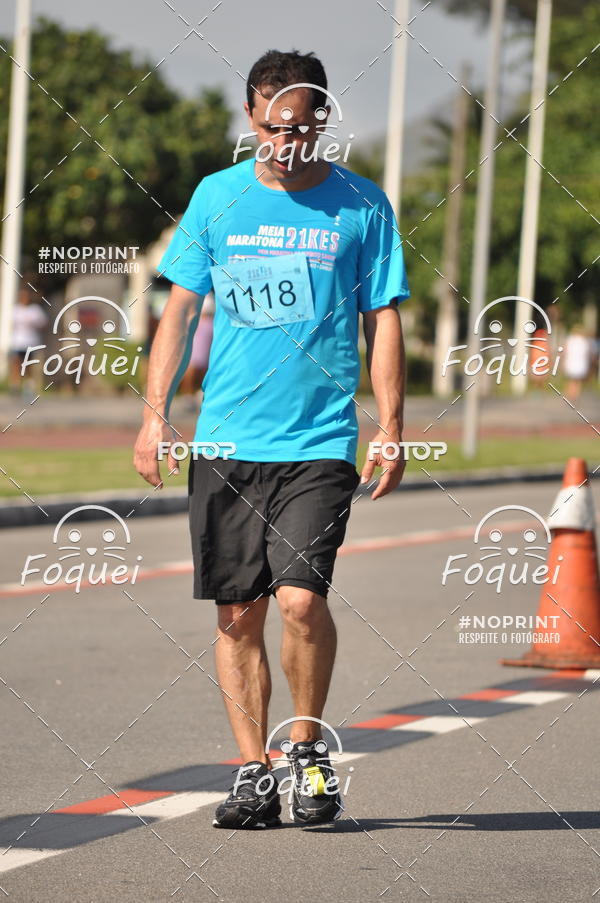 Buy your photos of the event21KES - Meia Maratona do Esprito Santo on Fotop