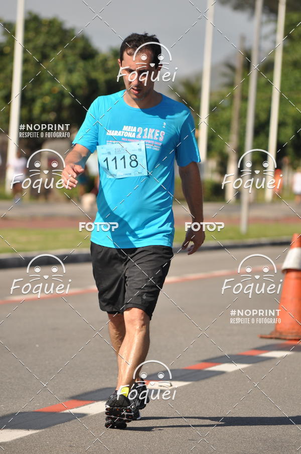 Buy your photos of the event21KES - Meia Maratona do Esprito Santo on Fotop