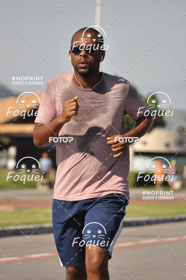 Buy your photos of the event21KES - Meia Maratona do Esprito Santo on Fotop