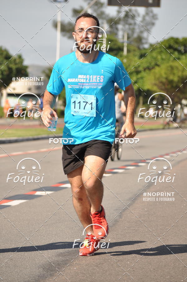 Buy your photos of the event21KES - Meia Maratona do Esprito Santo on Fotop