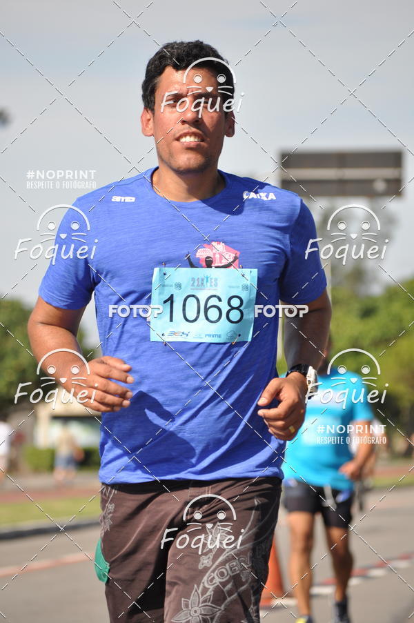 Buy your photos of the event21KES - Meia Maratona do Esprito Santo on Fotop