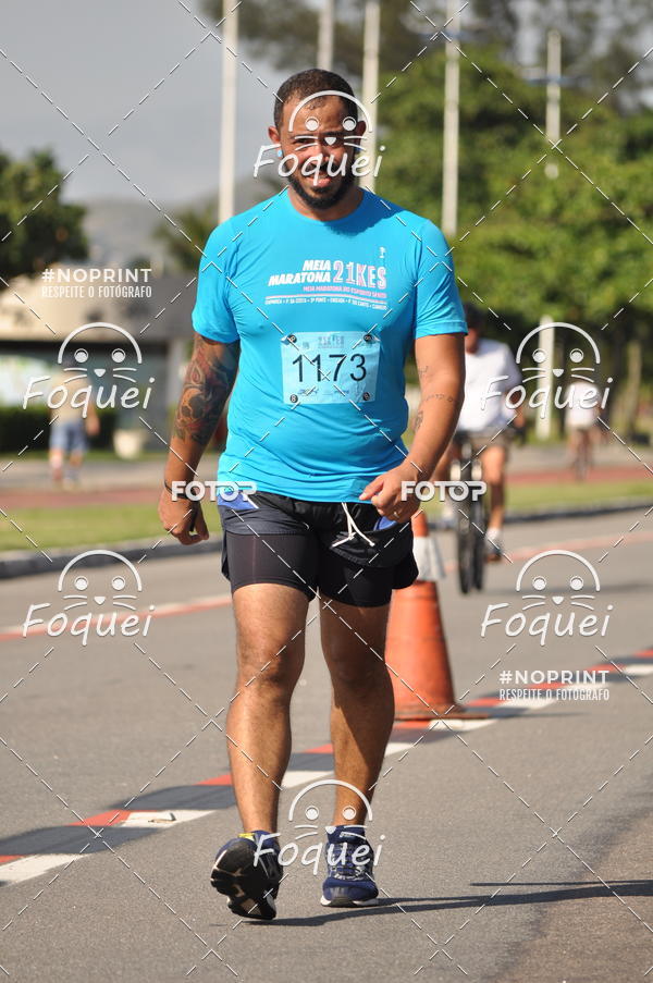 Buy your photos of the event21KES - Meia Maratona do Esprito Santo on Fotop