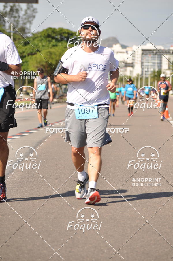 Buy your photos of the event21KES - Meia Maratona do Esprito Santo on Fotop