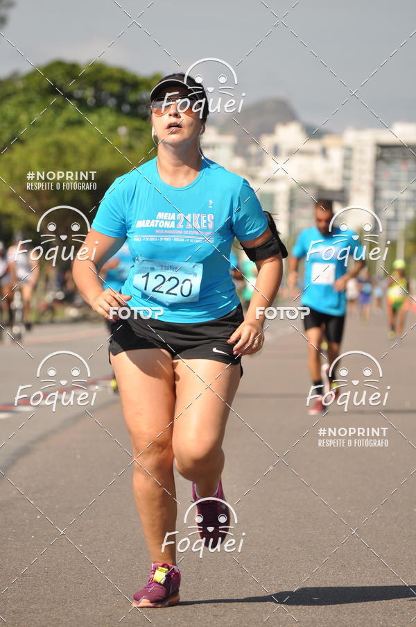 Buy your photos of the event21KES - Meia Maratona do Esprito Santo on Fotop