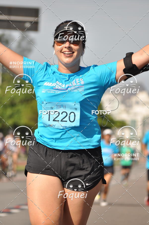 Buy your photos of the event21KES - Meia Maratona do Esprito Santo on Fotop