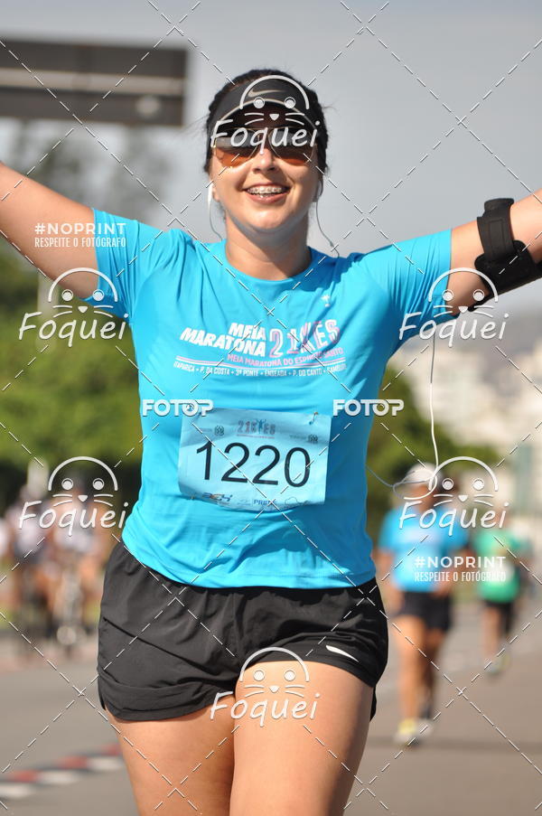 Buy your photos of the event21KES - Meia Maratona do Esprito Santo on Fotop