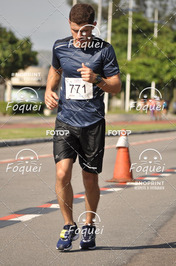 Buy your photos of the event21KES - Meia Maratona do Esprito Santo on Fotop