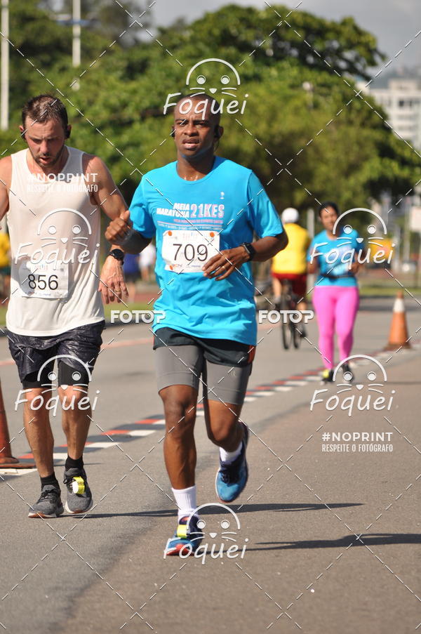 Buy your photos of the event21KES - Meia Maratona do Esprito Santo on Fotop