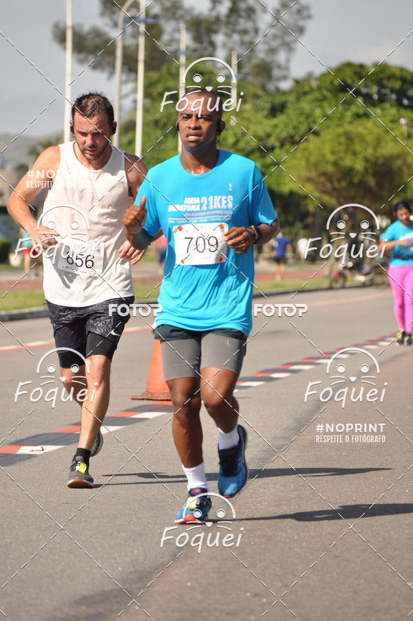 Buy your photos of the event21KES - Meia Maratona do Esprito Santo on Fotop