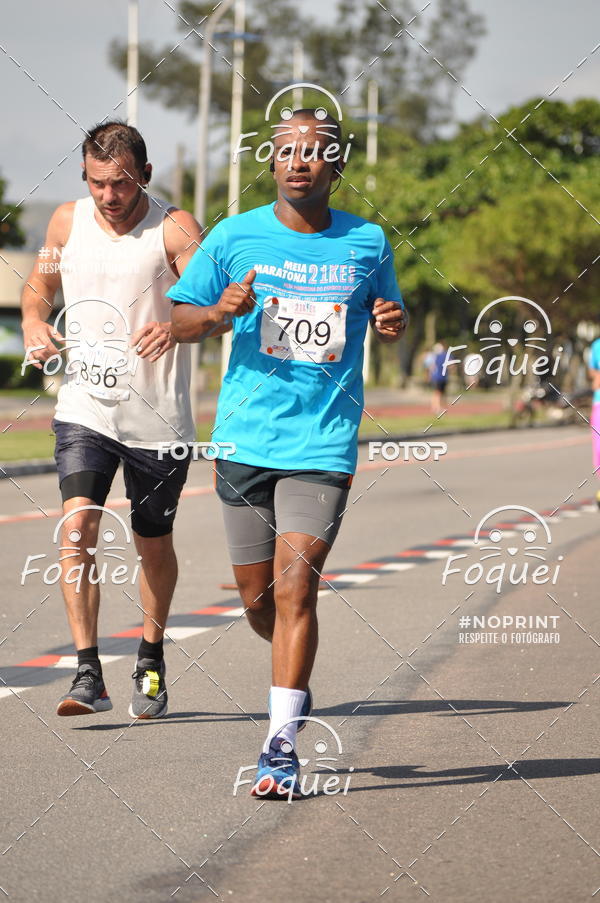 Buy your photos of the event21KES - Meia Maratona do Esprito Santo on Fotop