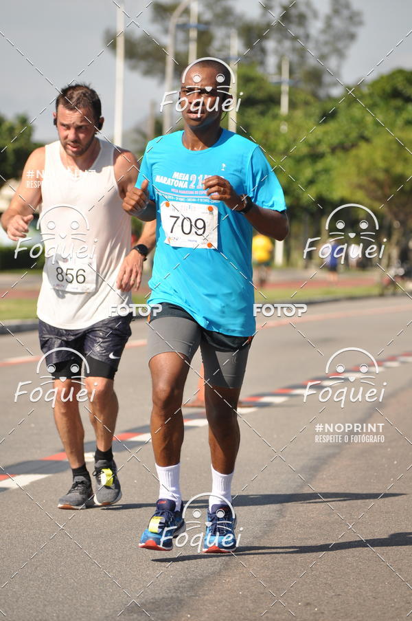 Buy your photos of the event21KES - Meia Maratona do Esprito Santo on Fotop