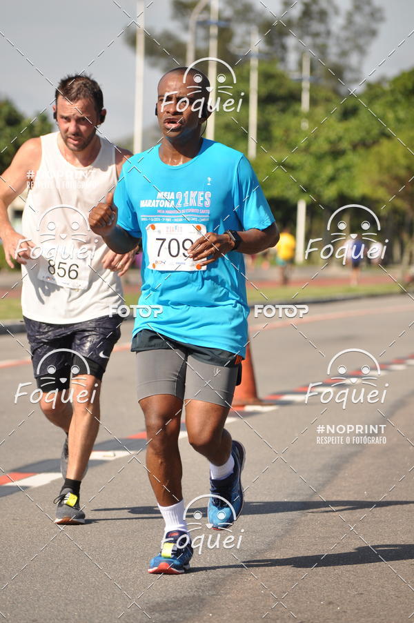 Buy your photos of the event21KES - Meia Maratona do Esprito Santo on Fotop