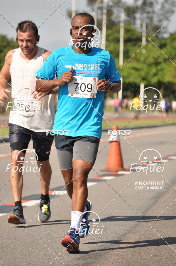 Buy your photos of the event21KES - Meia Maratona do Esprito Santo on Fotop