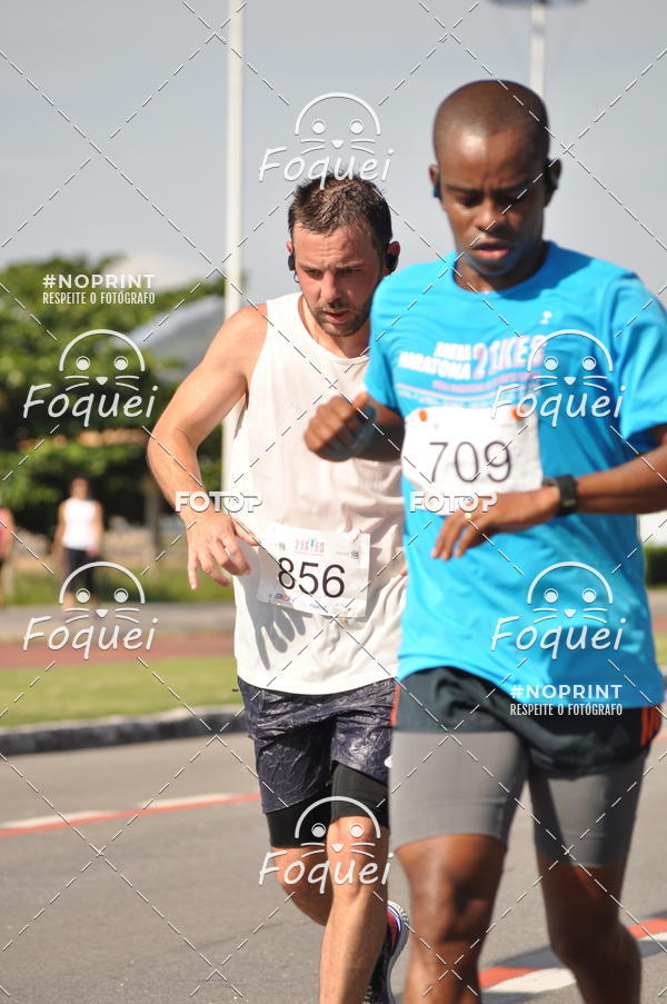 Buy your photos of the event21KES - Meia Maratona do Esprito Santo on Fotop