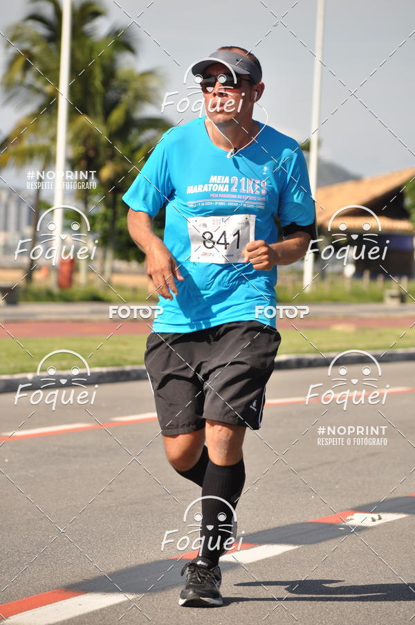 Buy your photos of the event21KES - Meia Maratona do Esprito Santo on Fotop