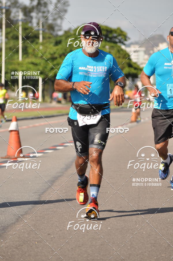 Buy your photos of the event21KES - Meia Maratona do Esprito Santo on Fotop